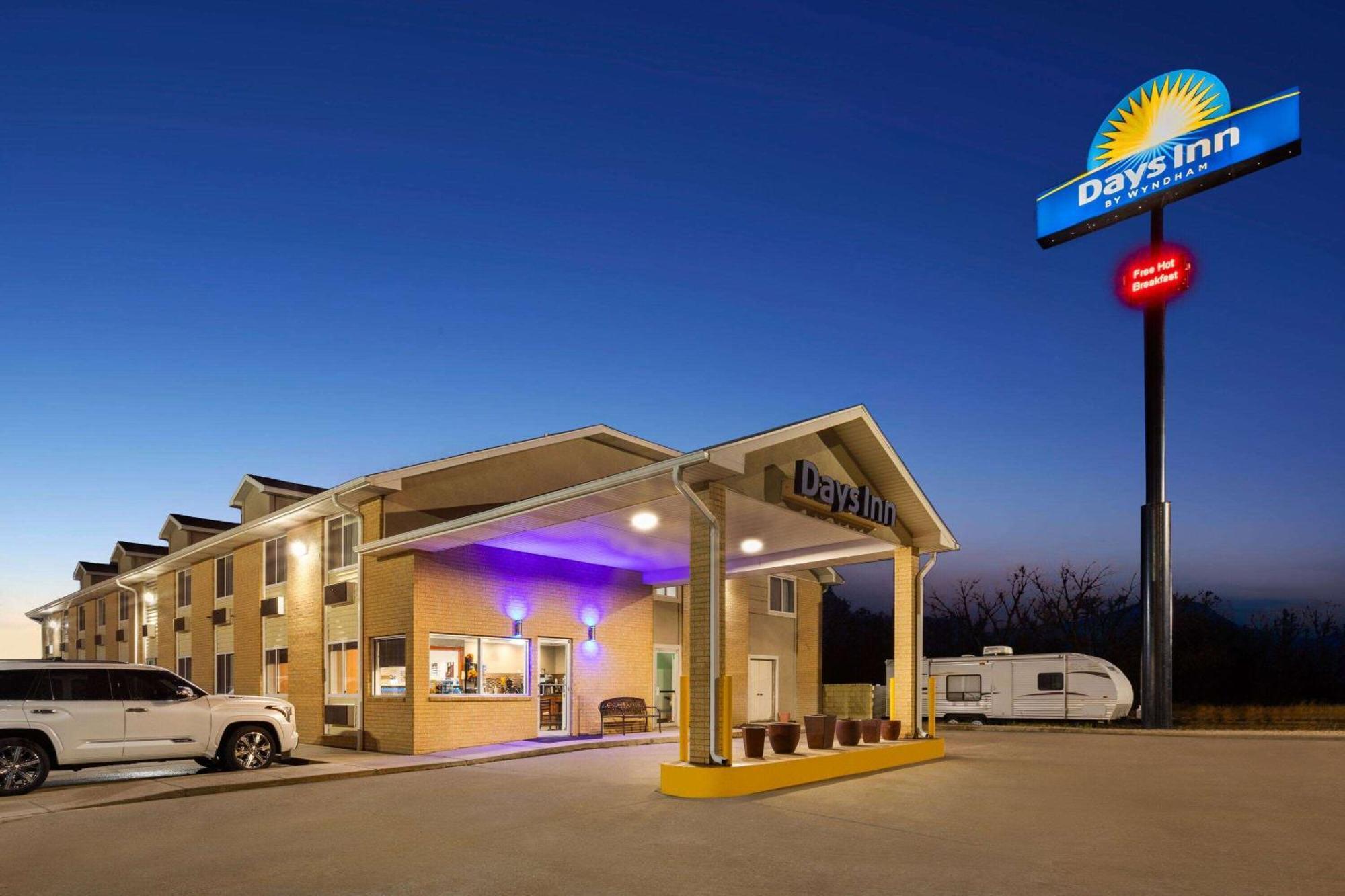 Days Inn By Wyndham Ogallala Bagian luar foto